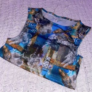 Graphic sleeveless top with a keyhole back